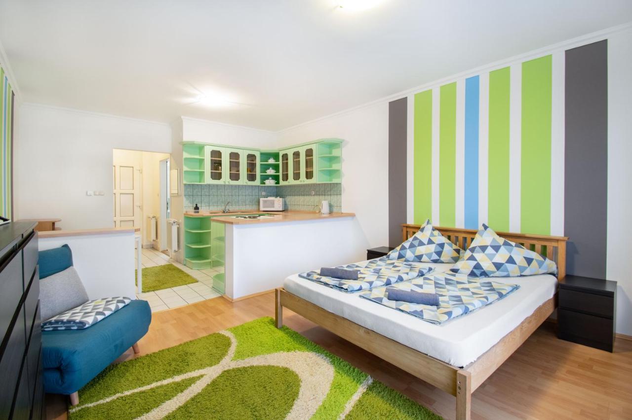 Lux Apartmanok Hajdúszoboszló Buitenkant foto